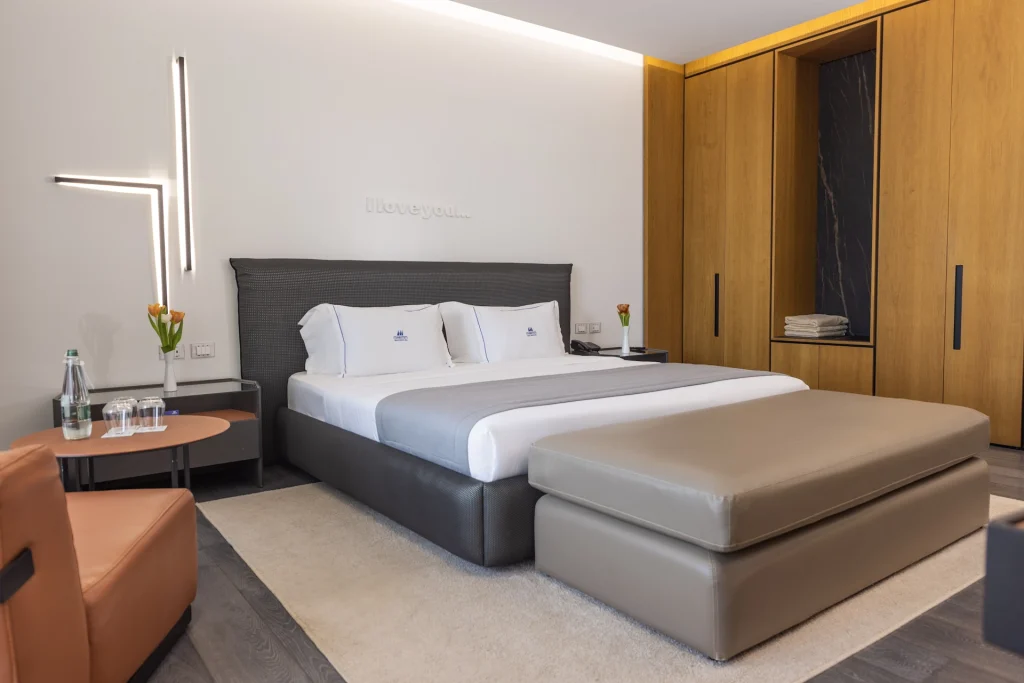 JUNIOR SUITE